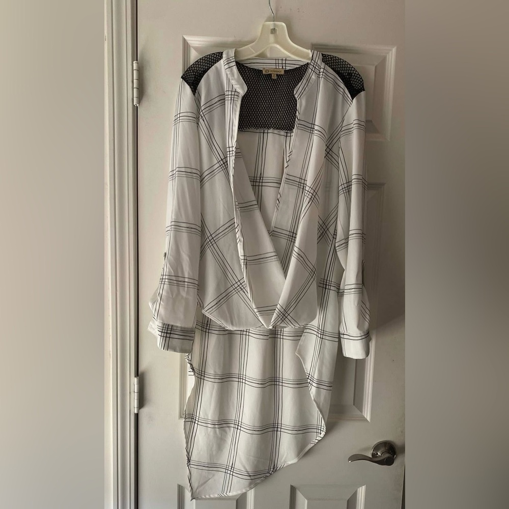 Women’s Democracy Black and White Mesh Blouse..size large